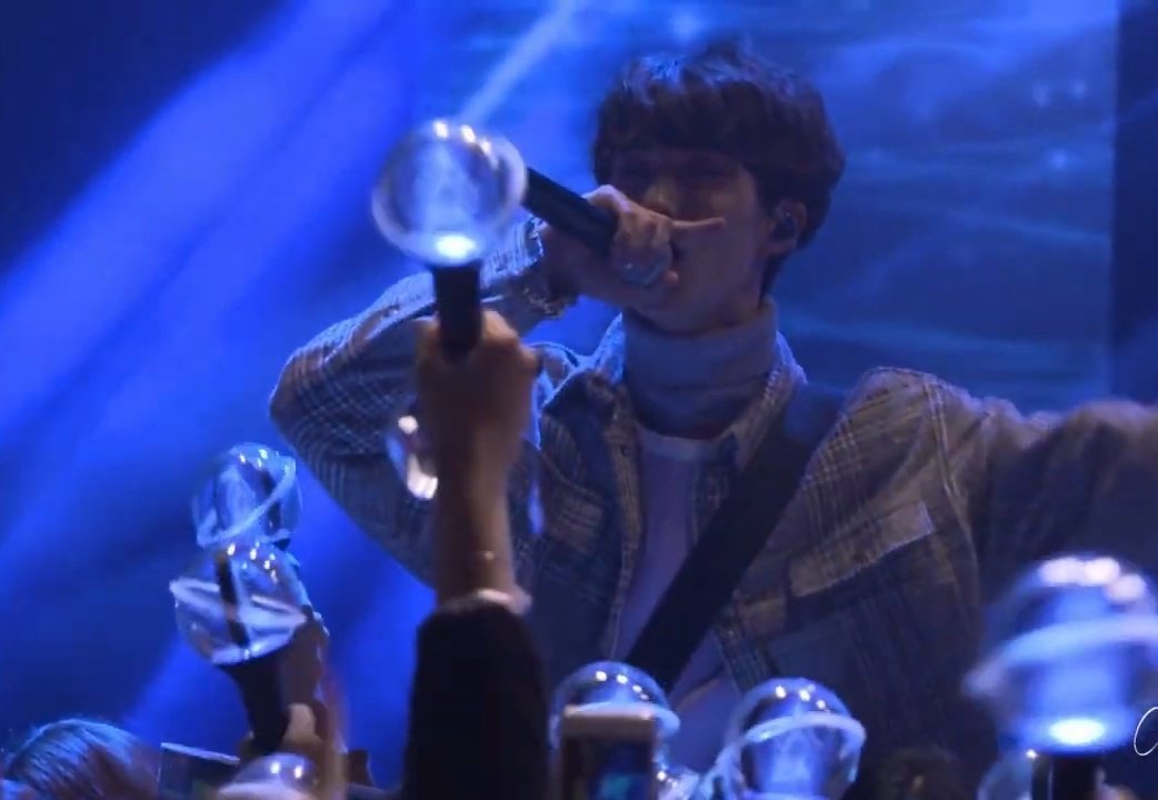 getting emotional thinking of changgu performing 가자 for the first time during tentastic vol. 4 (on nov. 23, 2017) and how excited he looked. at the end he said "unis you'll be with me right?" now he sold out his first concert, where he'll likely sing 가자 and bloom on stage. 🥺