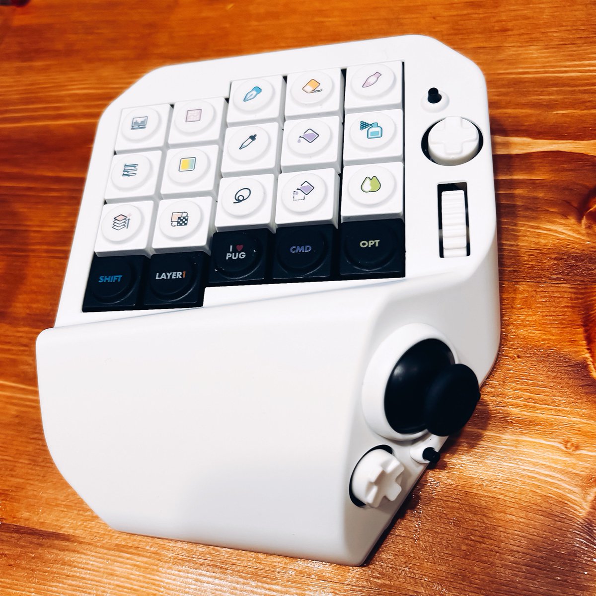 MH-Delta、キーキャップの低い面がケースとぴったりツライチで専用に