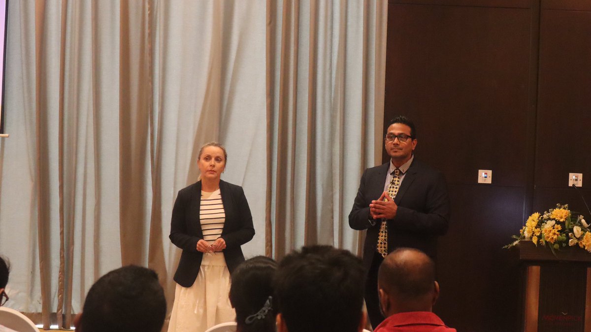 In alignment with IOM's core principle of promoting humane and orderly migration, IOM Sri Lanka in partnership with @IOMinthePacific conducted a free information session for over 100+ professionals who showed keen interest in migrating to Australia last week.  (1/4)