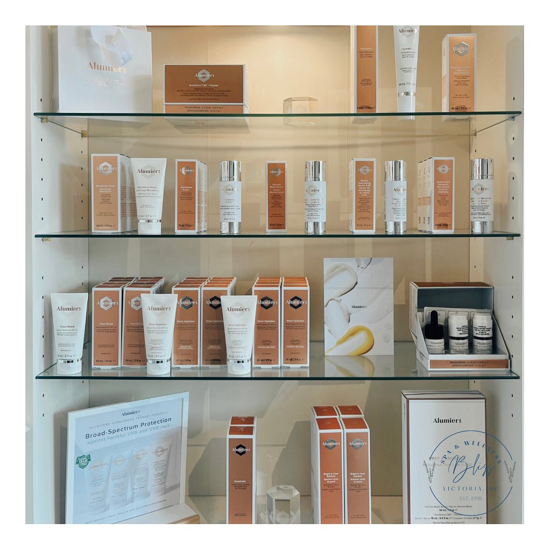 Introducing… Alumier MD🤍
@alumiermd is a true medical-grade skin care line that is dedicated to clean and corrective products for all skin conditions and concerns.
We are so exciting to be offering Alumier MD in the treatment room and our retail section 🤍

#collagen #vitaminc