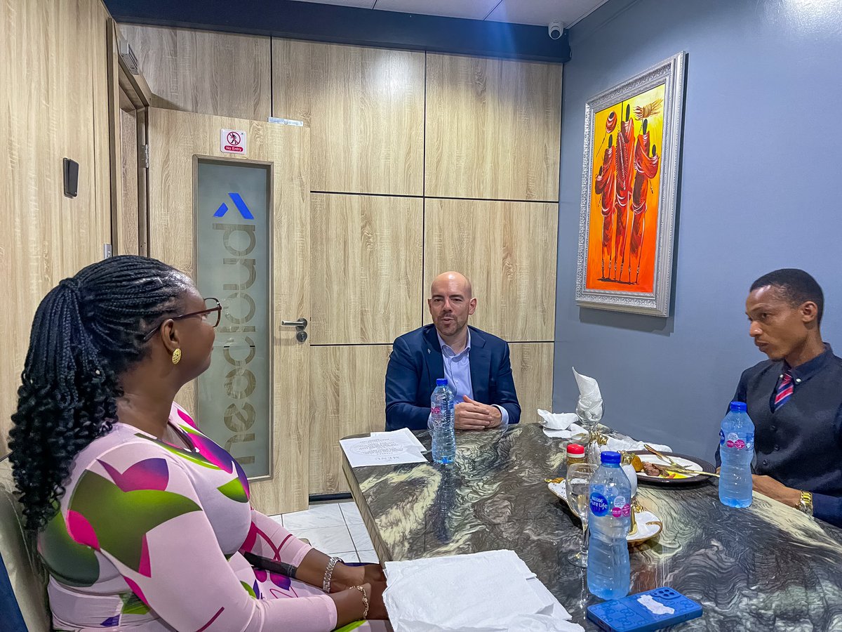 AbujaCulinary's tweet photo. What an Honor to have Mr. Florian LE MINOUX from Le Cordon Bleu Paris
He discussed the future of gastronomy and many opportunities for chefs in Nigeria
.
.
#abujaculinaryschool #chefinabuja #abujachefs #lagoschefs #gastronomy #explorepage https://t.co/K0cVXdDhbU