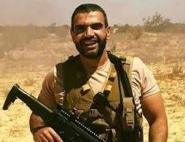 kami_egypt2023's tweet photo. وصلنا لليوم إللي بقت الناس فيه مش قادرة تفرق بين المقاومة والإرهاب !؟
وبقينا نختلف علي تعريف كلمة بطل !!
هل هو إللي كاشف وشه وبيفدى أهله وبيواجه فوق الأرض
 ولا اللي منتقب وعامل أهله دروع بشرية ومستخبي تحت الأرض ؟!!🤔 https://t.co/pTgBatPtdb
