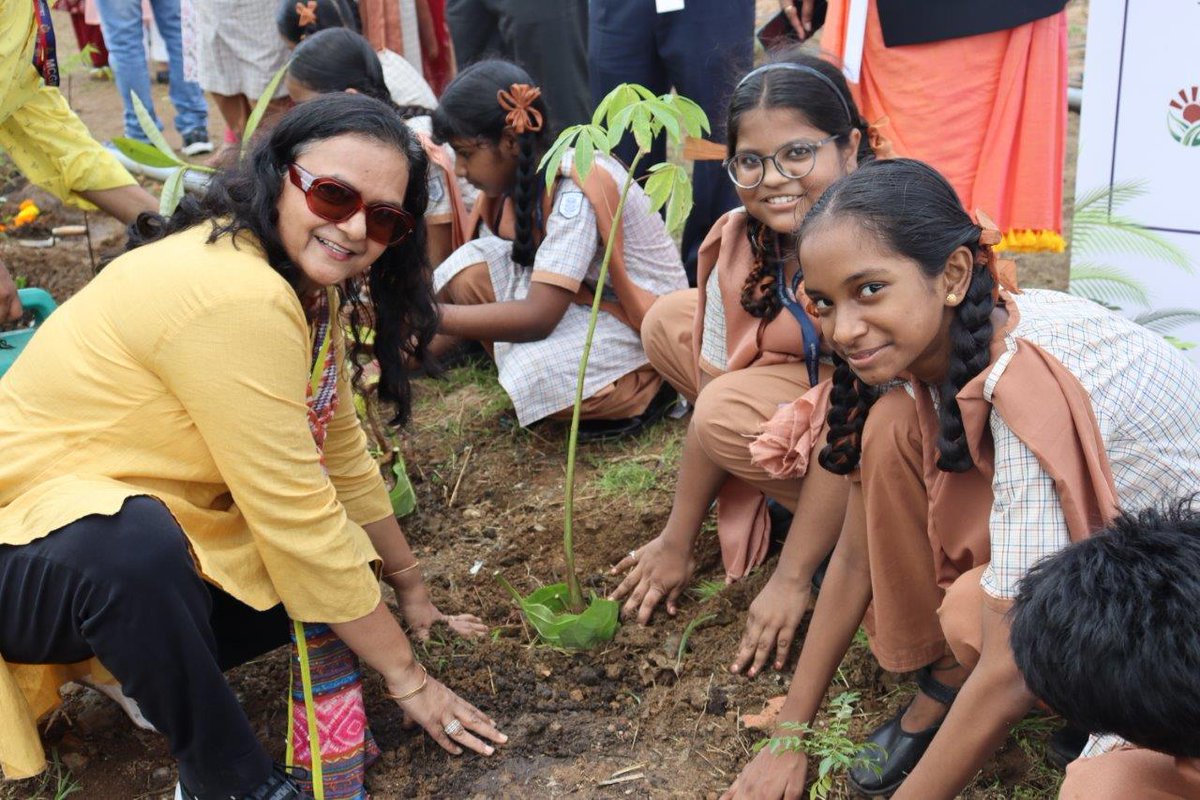 Shri. Vishwas Mote, Asst. Commissioner <a href="/mybmcWardMW/">WARD MW BMC</a> , praises efforts of Ms. Madhu Jain, saying, 'Transformation of the site into a lush green forest is awe-inspiring, project sets an example for environmental stewardship to create greener, healthier and sustainable future'