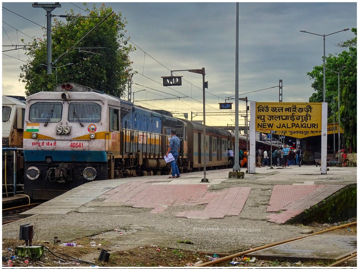 Far From Home !  

Inframe - #GoldenRock (#Ponmalai) #WDP4D #40541 brings in 15623 #BhagatKiKothi to #Kamakhya Exp at PF-1 of #NewJalpaiguri Jn (#Siliguri) !! 

📸 - @Aritra03_
#NFRailEnthusiasts 

@drm_kir | @DRMTPJ | @RailNf
| @RailMinIndia | @Ananth_IRAS