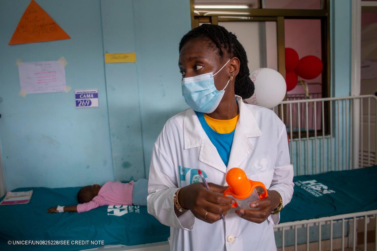 The UNICEF-supported nutrition team of Cajueiros Hospital in Luanda, Angola provides life-saving treatment to severely malnourished children.

The Government of Angola has committed nearly $1 million for therapeutic food for children, with additional funding from UNICEF.