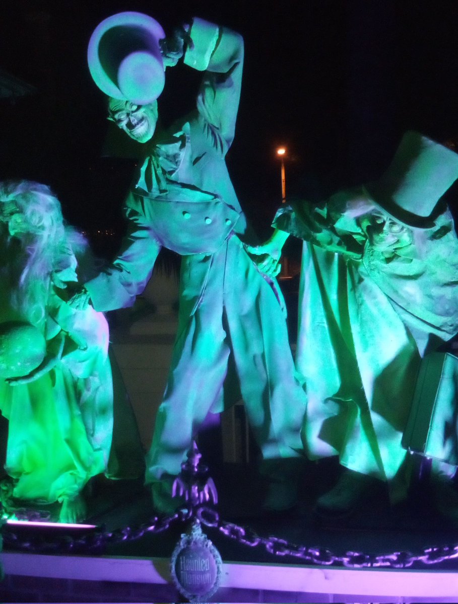 HelloKittyLaker's tweet image. Hope you had a spooky night, but have a peaceful day. 🫶
❤️🌻🌸#Halloween #GodNightTuesday