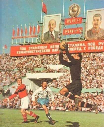 #SpartakMoscow versus #TorpedoMoscow - The 1947 #Soviet #CupFinal in #Moscow - a 2-0 win for #Spartak - overseen by #Lenin & #Stalin.
