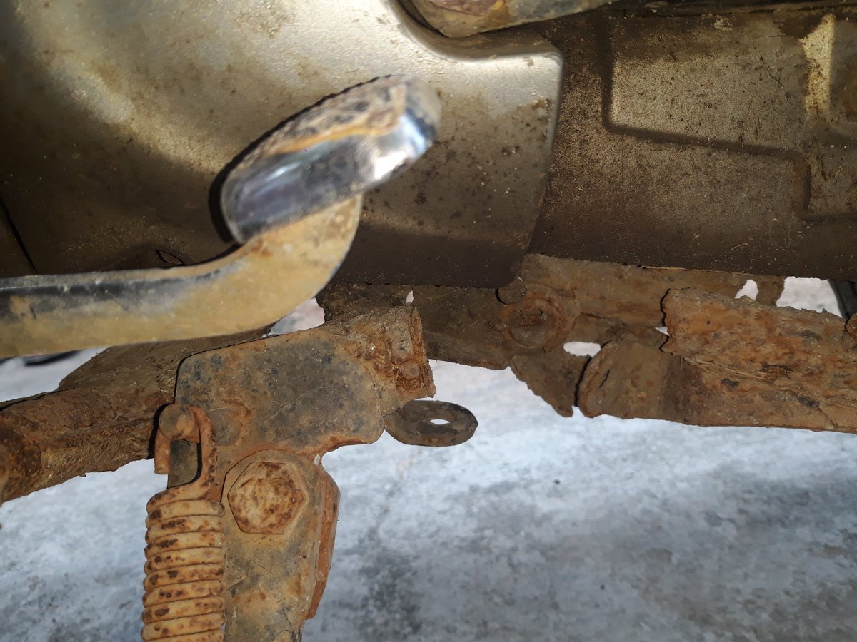 imAsh_N's tweet image. Sir/Madam, @Sanjibhero is available below model's #MainStand Which has locking system on it ?