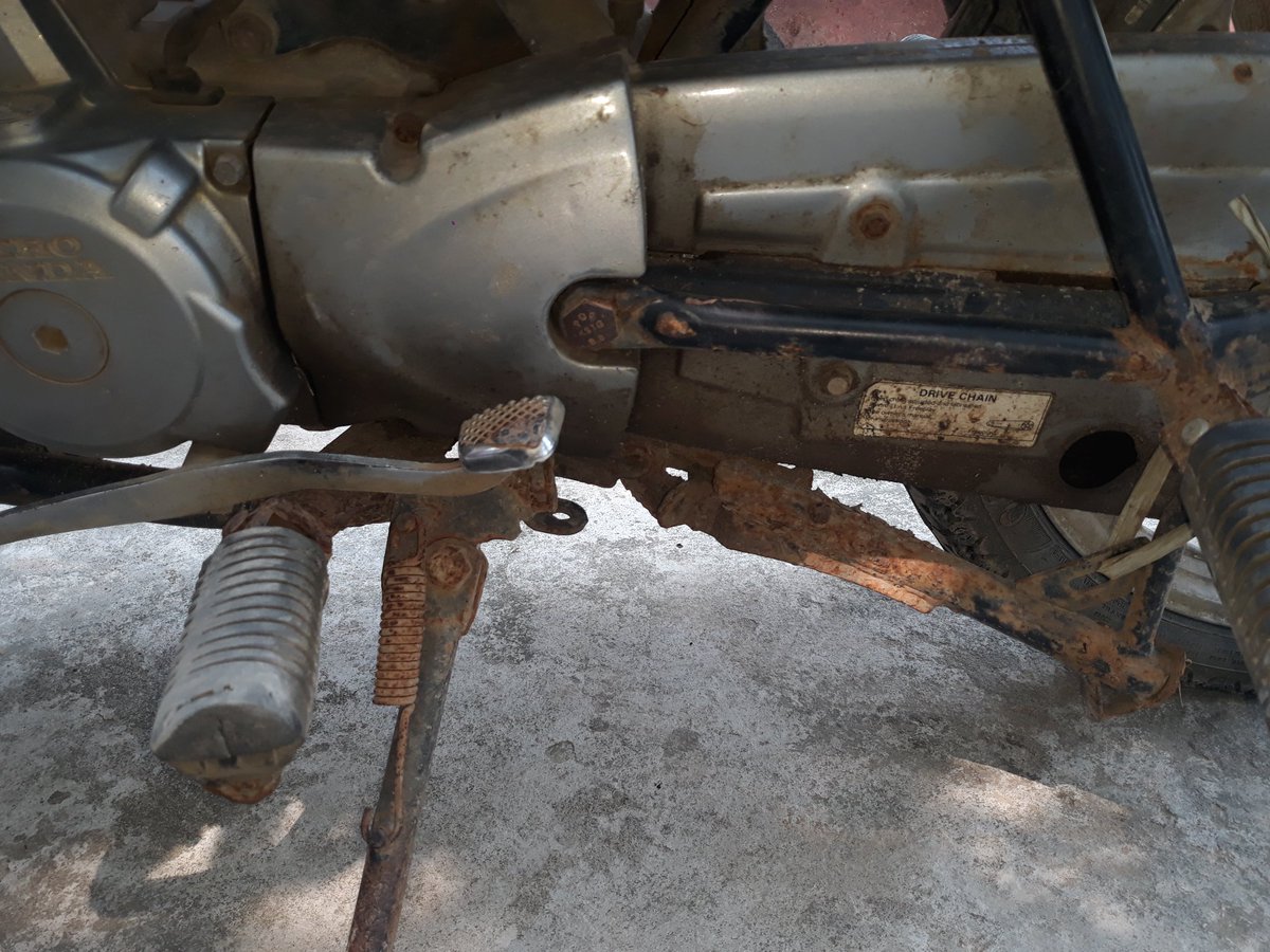 imAsh_N's tweet image. Sir/Madam, @Sanjibhero is available below model's #MainStand Which has locking system on it ?