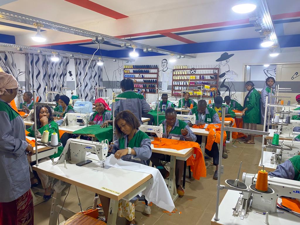 #INTEGRA_Guinée à travers <a href="/ITC/">ITC Esports</a> appuie le Centre de Formation Professionnelle Post Primaire du #METFPE sur le développement et la modernisation de la filière #Couture.
Une formation des Formateurs de 6 mois se déroule au CFPP de Kipé. Quelques réalisations de nos champions. Bravo