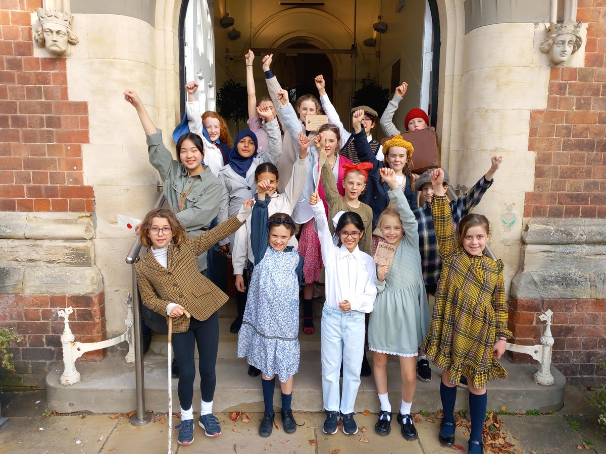 MalvernStJames's tweet image. Didn&apos;t Year 6 look the part for their World War II Class Assembly? Well done, girls! 👏
#HistoryIsFun