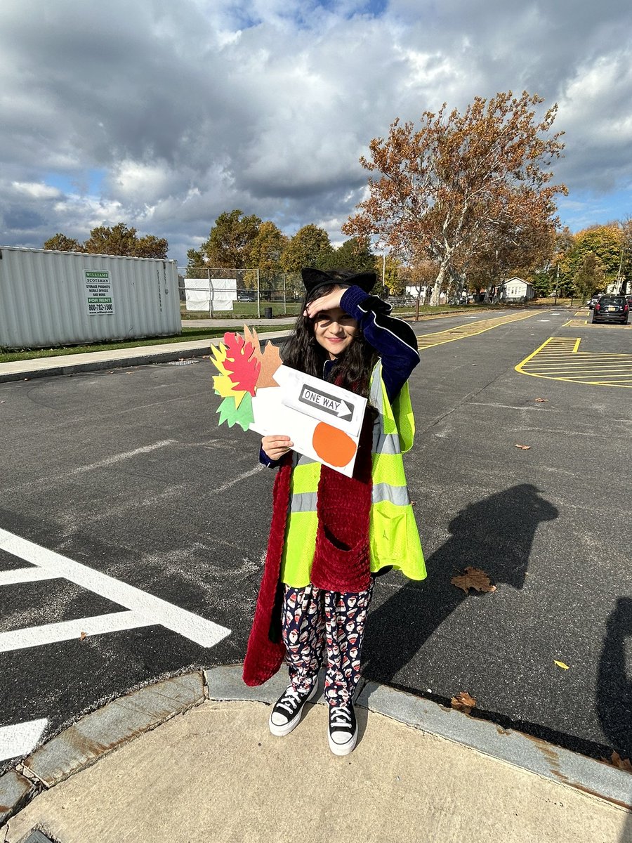 Trunk or treat <a href="/RCSDsch22/">Abraham Lincoln 22</a> was a spooky good time! #whatwedoat22 <a href="/health_jordan/">JordanHealth</a> <a href="/RCSDNYS/">Rochester City School District</a>