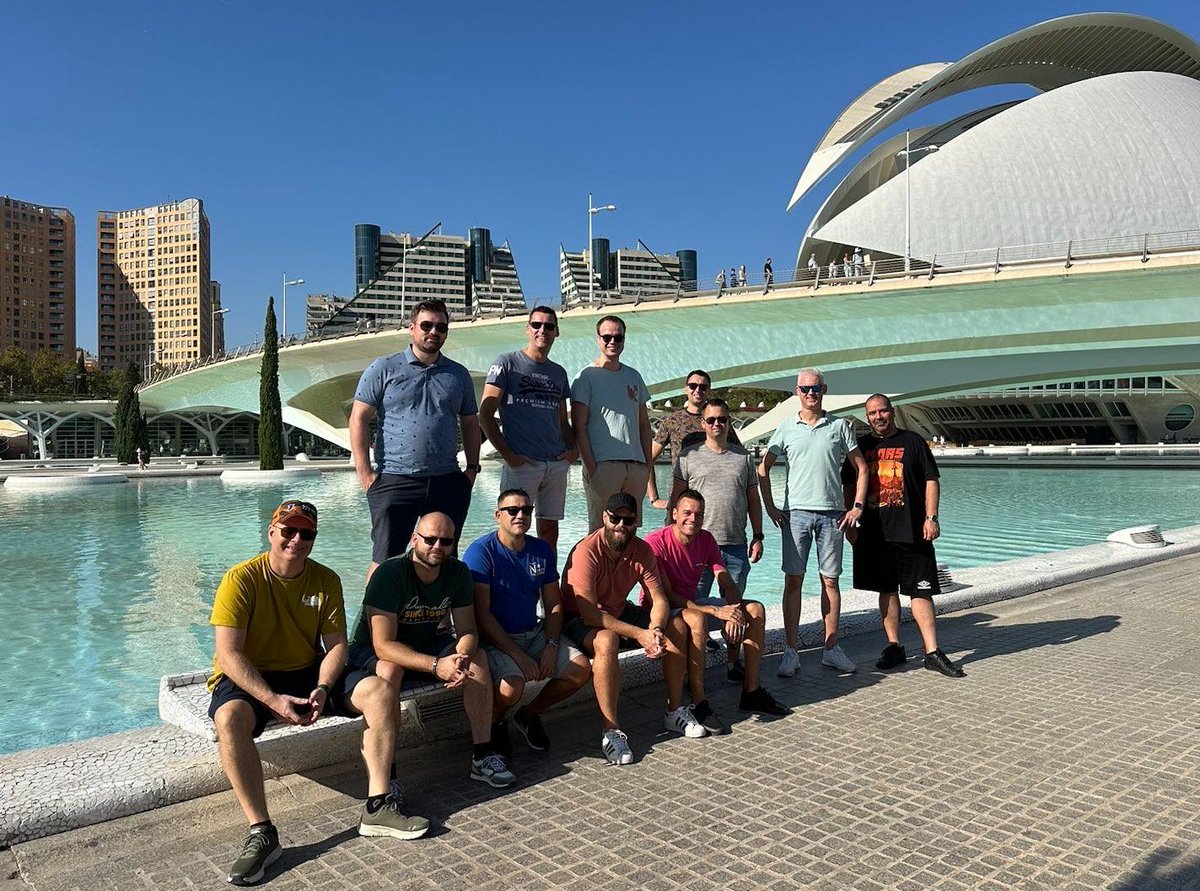 _RealizIT's tweet photo. 🥳 Hoera, RealizIT bestaat vandaag 5 jaar! 📷We hebben dit jubileum gevierd met een fantastisch teamuitje naar Valencia. Zon, zee, gezelligheid. Het was de perfecte manier om terug te kijken op de afgelopen jaren en om even bij te praten. Dank aan klanten en partners! 📷 🎉 https://t.co/aSQA8QTNX1