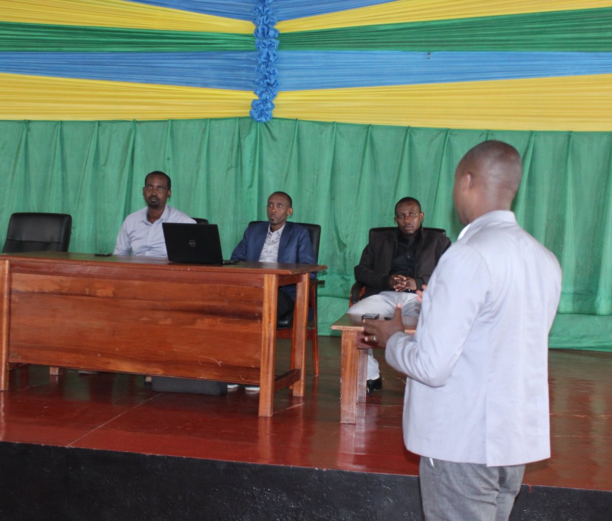 YouthMusanze's tweet photo. #Birikuba:Mu cyumba cy'inama cy' Akarere ka #Musanze  harikubera amahugurwa yateguwe ku bufatanye na  @Rwanda_Justice agamije guhugura Urubyiruko rwa #MUSANZEYOUTHV  ku bijyanye n' uruhare rwa Youth Vounteers mu GUKEMURA AMAKIMBIRANE HATITABAJWE INKIKO yiswe "ISANASANO". https://t.co/916iGOReym