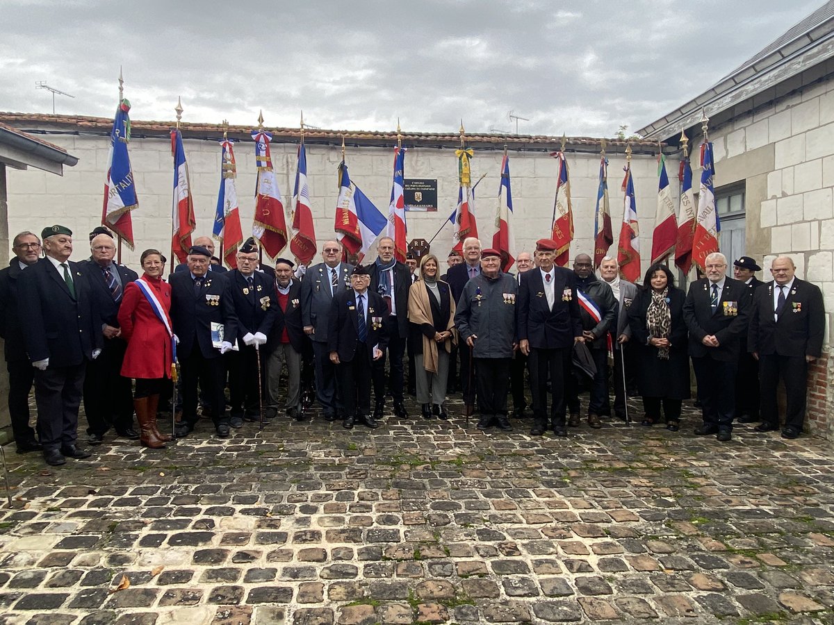 🇫🇷Cérémonie d’hommage aux Porte-drapeaux décédés à la maison du Combattant à <a href="/ChalonsAgglo/">Châlons et son Agglo</a>.
#devoirdememoire