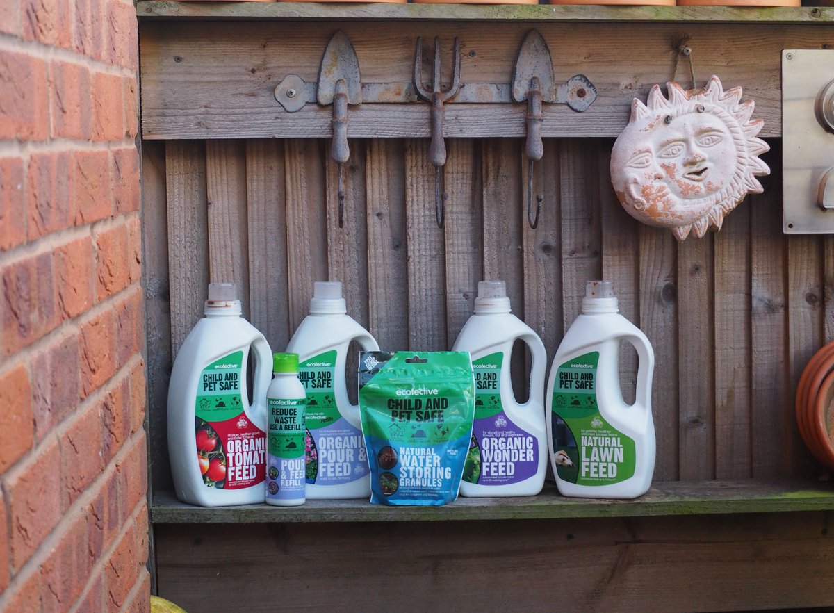 ⭐ecofective® Organic Feeds enable gardeners to have an:
🌱organic thriving garden for loved ones to enjoy
🦋an outdoor space friendly to wildlife...
🌍and a product that is kinder to the planet that we love. 
Check out our feeds here - loom.ly/h-cUkbA #organicgardening