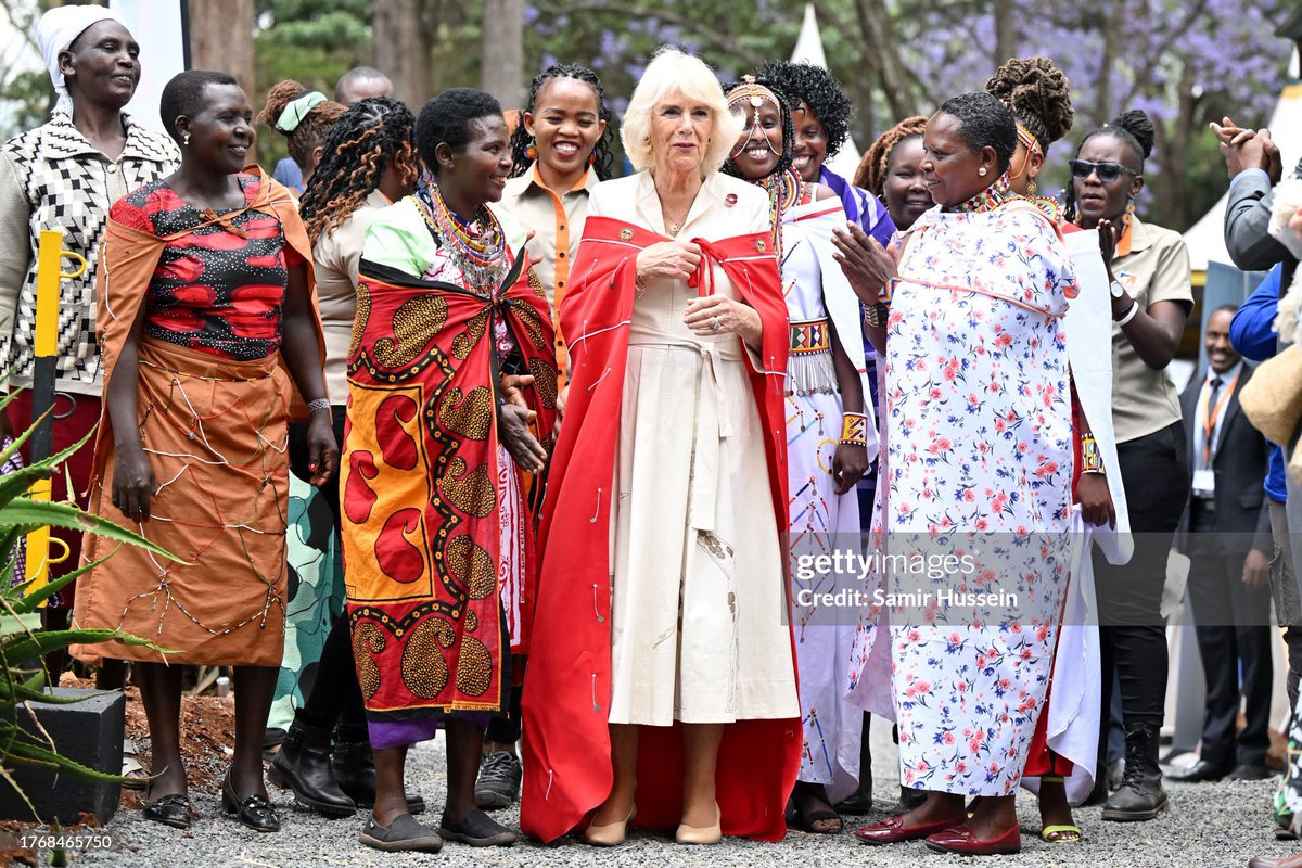 Queen Camilla was presented with a shuka by Community members during her visit to the Kenya Society for the Protection and Care for Animals (KSPCA) in Nairobi, Kenya today.

📸 Samir Hussein

#RoyalVisitKenya