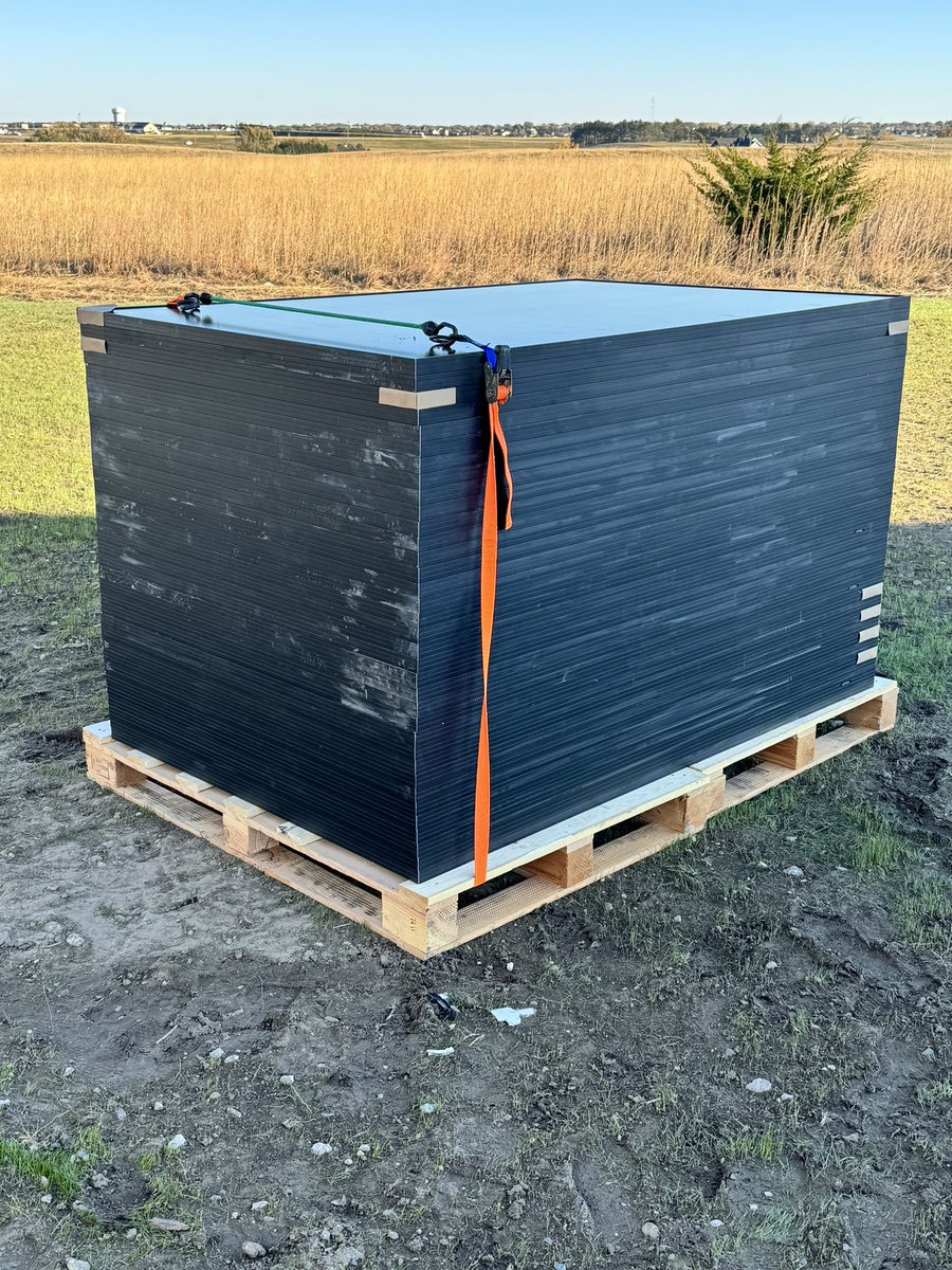 Powerwalls and Span panel are installed. Solar panels are going up today. 🔋☀️
#RenewableEnergy #solarenergy <a href="/NelnetEnergy/">Nelnet Renewable Energy</a> <a href="/span_io/">SPAN</a>