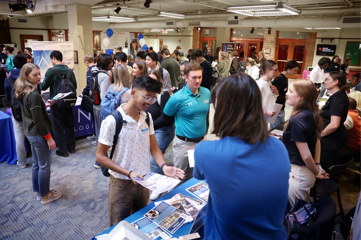 DavidsonCareers's tweet photo. Last Tuesday, over 260 students attend our Career Horizon Fair! 

Thank you to everyone for coming out &amp; to our wonderful employer partners. There were so many great conversations &amp; connections being made. We can't wait to continue the fun at our Career Scope Fair in the spring! https://t.co/7pOCWVlyv5
