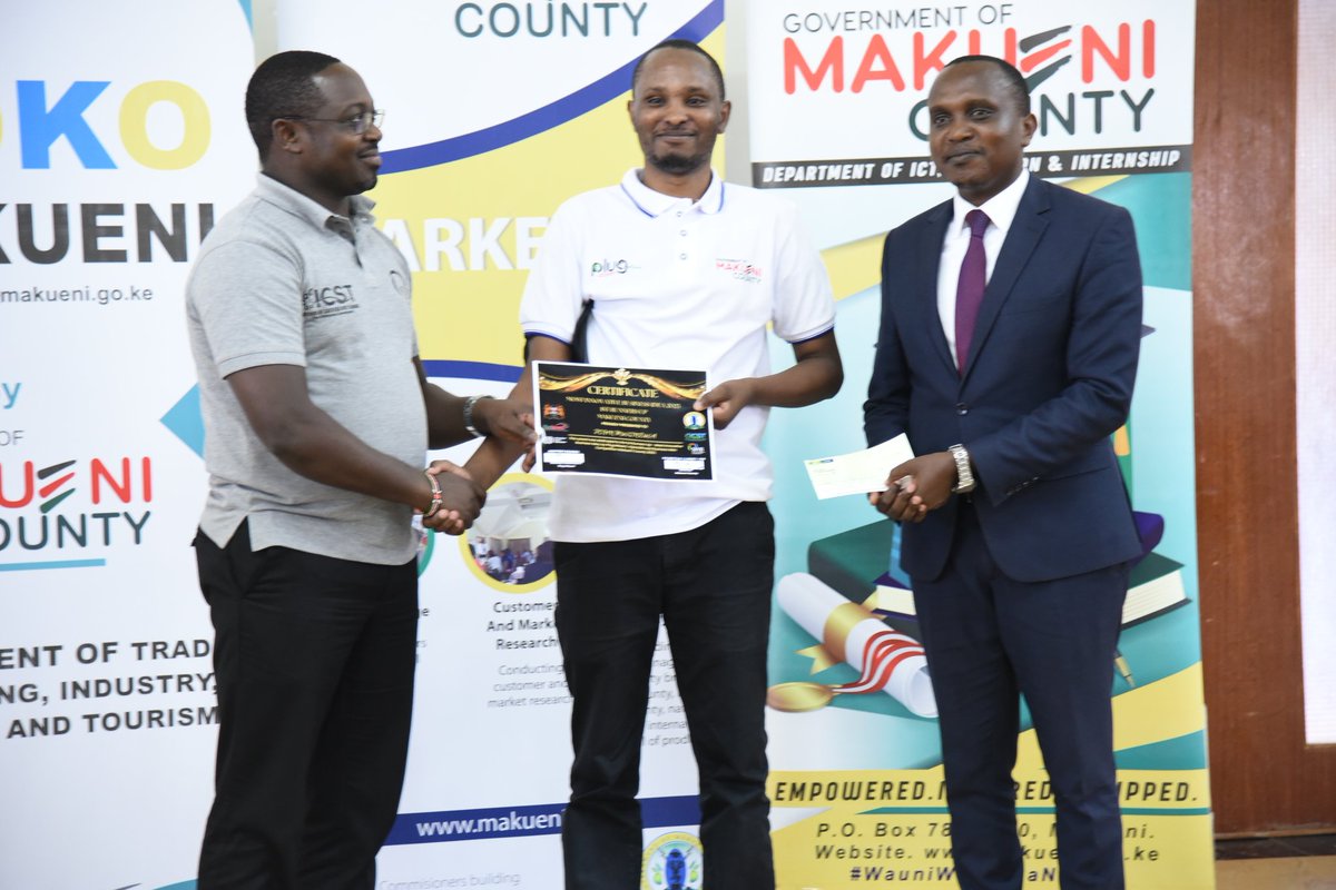 karolnimu's tweet photo. Joined H.E Governor @GvnMutula at the @PLUGMtaaniKenya Makueni chapter county awards Ceremony. 130 Youths applied, we're trained and competed. 3 of them proceed to the National level. Congratulations Makueni!
@Mercymasai3 @usherskenya
#plugmtaani https://t.co/uwUJT7ikgO