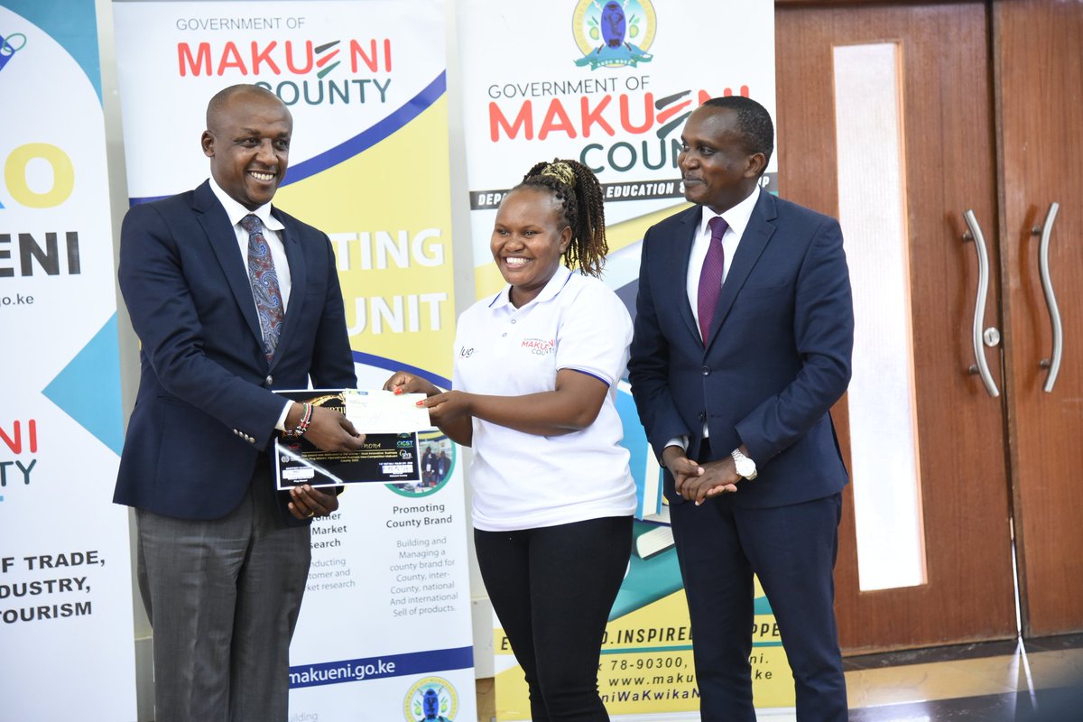 karolnimu's tweet photo. Joined H.E Governor @GvnMutula at the @PLUGMtaaniKenya Makueni chapter county awards Ceremony. 130 Youths applied, we're trained and competed. 3 of them proceed to the National level. Congratulations Makueni!
@Mercymasai3 @usherskenya
#plugmtaani https://t.co/uwUJT7ikgO