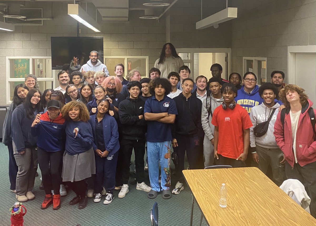 PlayRugbyUSA's tweet photo. Our second College Readiness Workshop of the year is in the books! HUGE shout out to the volunteers who joined us for our Career Exploration panel!! π§βπ»ππ§βπ«ππ§βπΌ
#collegeready #careerready #youthdevelopment #youthrugby #creatingbrightfutures #beyondthepitch https://t.co/rgHHhH1UTb