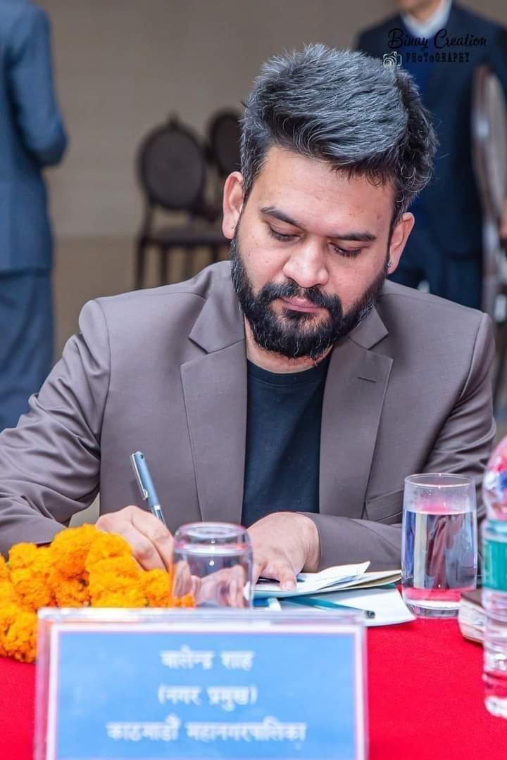 १७ वटा नगरपालिकाले कुनै Private Company बाट पैसा खाएर बसाएको बैठक बहिसकार गरेको हो, कसैको अपमान गरेको होईन ।

नेताज्युहरुले त देशनै बेच्न खोजिसक्नु भो,
तर काठमाडौं महानगर बिक्रीमा छैन ।

तपाईंहरुले पुरै देशनै बेच्नुभो भनेपनि , काठमाडौं एक्लै भएपनि नेपाल भनेर उभिनेछ ।