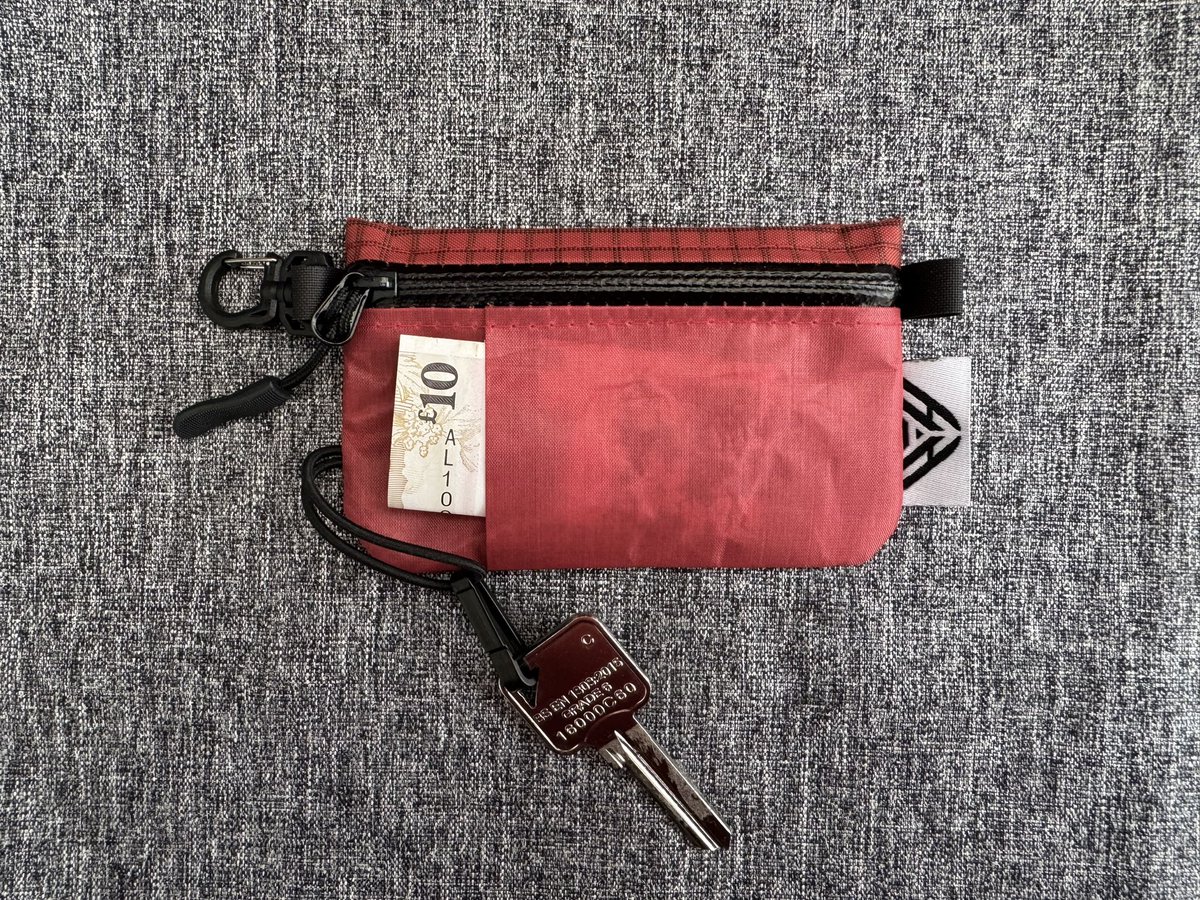 Treadlitegear's tweet image. Short runs section. Ultragrid/hybrid DCF fusion card wallet with key garage. #dyneemacompositefabrics #ultragrid #cubenfiber #dyneema #ultralightbackpacking #ultralighthikinggear #ultralighthiking #ultralightbikepacking #edcgear #edcuk #carryology