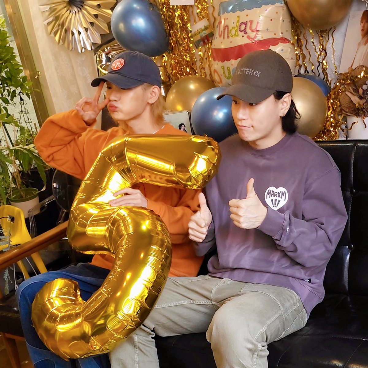 kiiroiviolet110's tweet photo. 카페 커피짱
#5살젭꿍데이
#젭꿍짝꿍_언제나_행복만하자

커피짱만의 아늑한 분위기에 켄타랑 상균이의 행복한 미소까지 완벽합니다!!❤️ 그립톡도 너무 귀여워요! 바로 잘 쓰고 있습니다✨
@SACHIARE_KENTA님 
@BKkmijjang23님 감사합니다! 

#JBJ95 #켄타 #KENTA #髙田健太 #상균 #SANGGYUN https://t.co/Ya6aM8TXW7