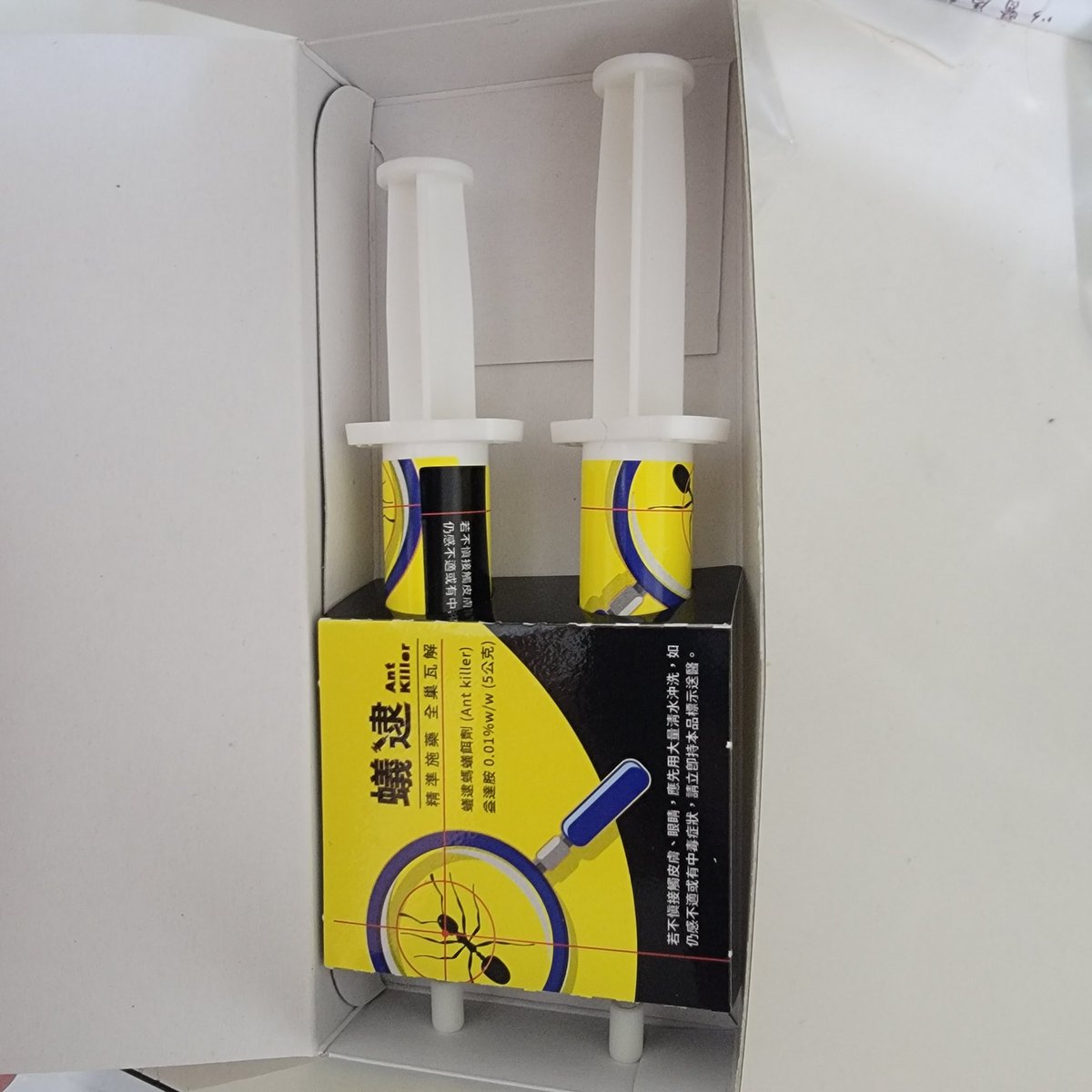 Howcan's tweet photo. 今年深受螞蟻困擾，昨晚點了這支螞蟻藥，才看到我房間到底有多少螞蟻，因為呼朋引伴全都跑出來吃，結果昨晚10點半餵，今天醒來就一隻螞��都沒看到，平常都會有幾隻在桌面上晃蕩，晚上回家時，依然是一隻都沒有~~~

真是激推給受螞蟻困擾的人 https://t.co/QCs2HRp8KK
