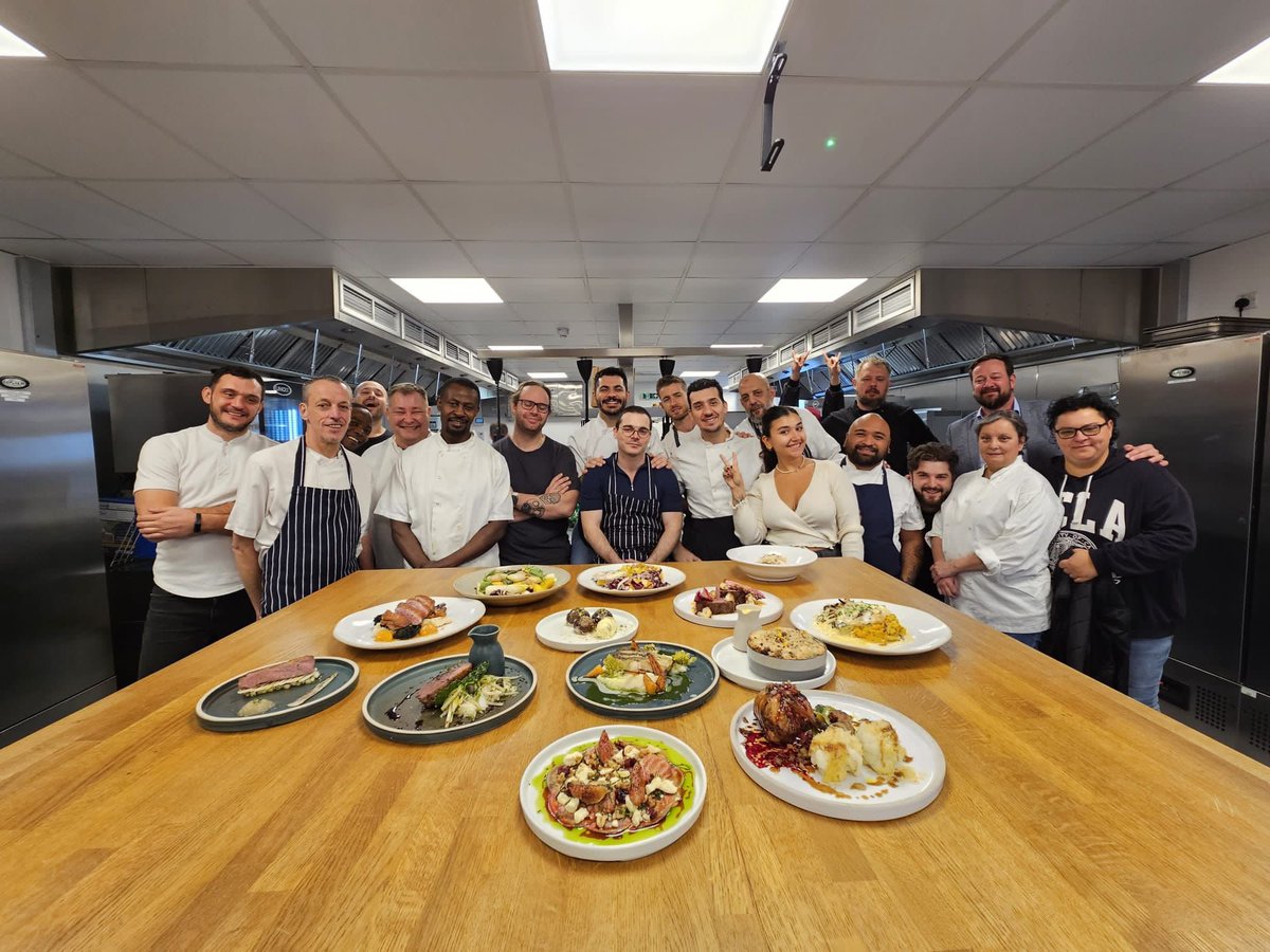 Paternosterpub's tweet image. Busy day for our team ! #trainingday 

We have our lovely AM Makeda visiti the distillery @beefeatergin and Chef Mike at our monthly chef forum @youngschefs 

@youngspubs @youngspubspeople 

#servicemaster #chefforum #november #teamtraining