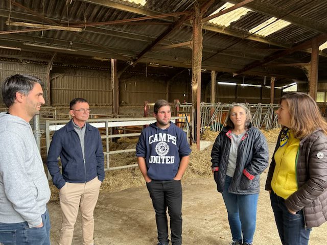 JoelAviragnet's tweet image. J’ai assisté avec @CaroleDelga au vernissage d’une exposition à Martres Tolosane. Ensuite, nous sommes allés au Gaec de Chayroux à Escoulis, exploitation gravement touchée par la MHE, comme beaucoup d’autres dans le #Comminges et les Pyrénées.