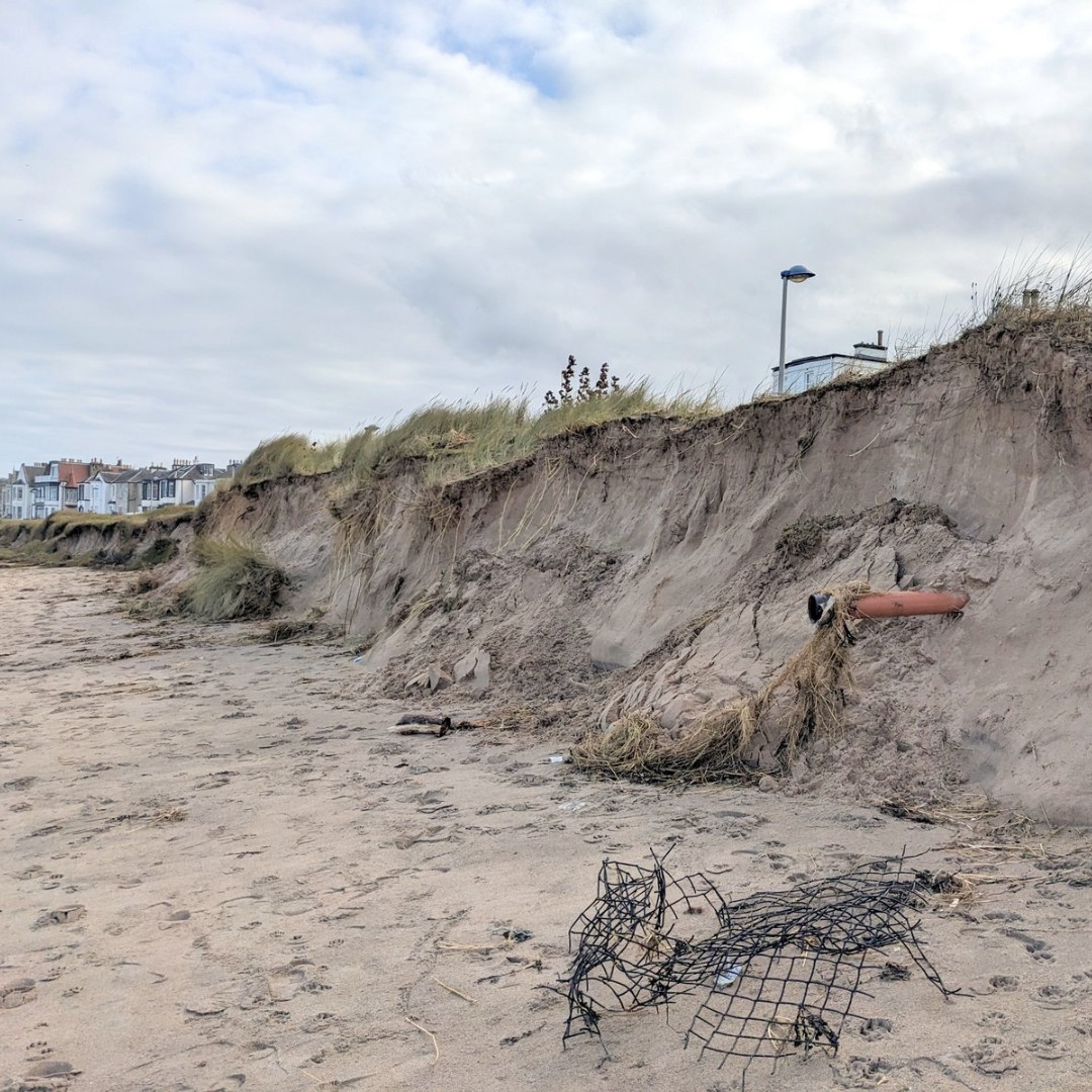 We've been out and about #beachcleaning this week. The recent extreme weather has increased beach litter, with some very old rubbish uncovered by the waves. 

We even found a crisp packet from 1968!
#MarineLitter #CoastalErosion #GoldenWonderCrisps