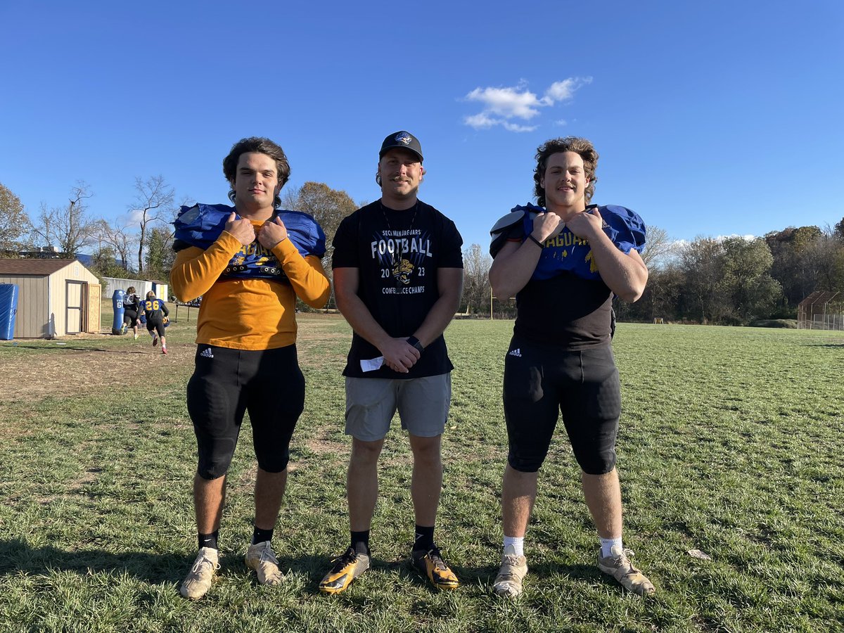 Congrats to the Conference Offensive Player of the Year <a href="/GibbarTommy/">Tommy Gibbar</a> the Conference Lineman of the Year <a href="/trent_enloe__/">Trenton Enloe</a> and the Conference Coach of the Year, Dr. Coach Nick Baer.