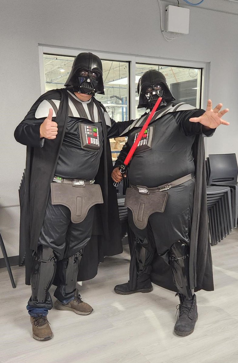 OnticEng's tweet photo. It's been a fang-tastic couple of weeks 🧛♂️ From pumpkin carving to scary costume competitions, #TeamOntic really got into the spooky spirit of Halloween.
#Halloween #funatwork #Ontic https://t.co/BBJH3jkz1V