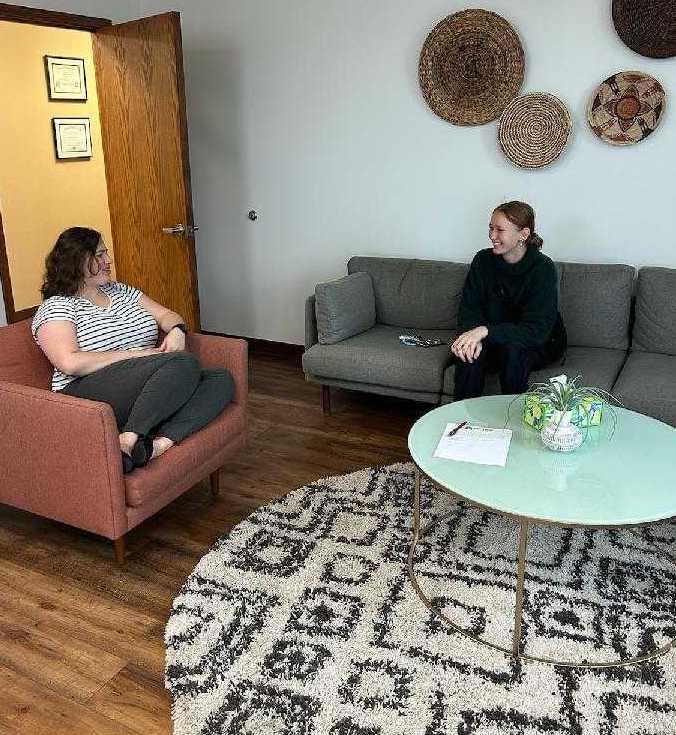 empaceap's tweet photo. Grateful to inspire the next gen of therapists! A Clearwater High student recently talked w our expert, Tori, about play therapy. Hope to see this motivated teen w us again -- as an empac team member to help our community thrive. Start thriving: https://t.co/9IIyf8nXhn.
#Empac https://t.co/A5HMHidONg