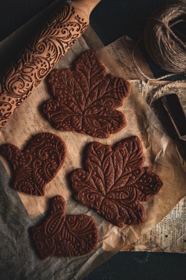 my_rustic_home's tweet photo. Dark chocolate cookies crafted in the shape of mittens and leaves. They will be great with coffee and a long Thanksgiving holiday. π π§€ β
#Baking #November #Planning #holidaycookies #Cookiebaking #November #coffeelove #Cookie #November1st #family https://t.co/18tN3MqQEV