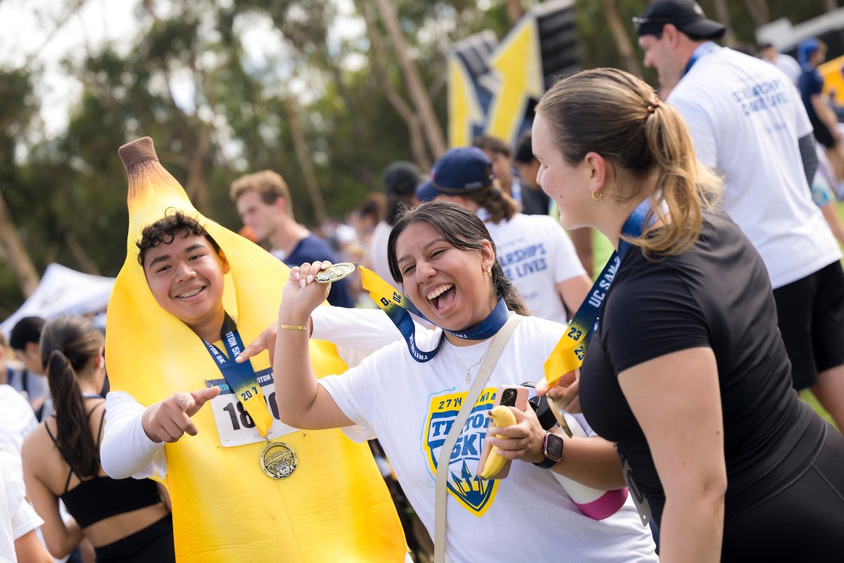 UCSDalumni's tweet photo. Homecoming photo dump incoming... 📸

From athletics games to the Tailgate, Triton 5K, alumni reunions, family weekend and more, it surely was a great time to be a Triton. 🔱 https://t.co/337nxHikHS

#UCSDHomecoming #UCSanDiego https://t.co/ObsqAn5RrN