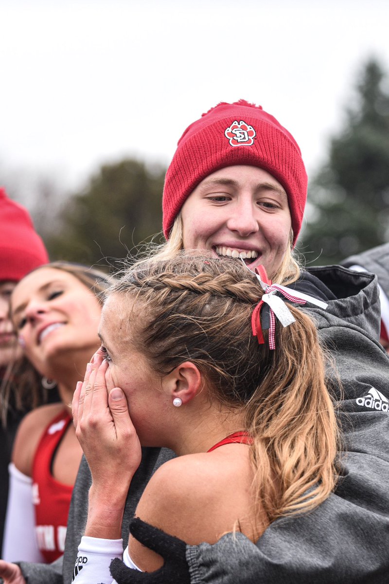 No better feeling than hugs at the finish line. 🤗

#GoYotes x #WeAreSouthDakota 🐾