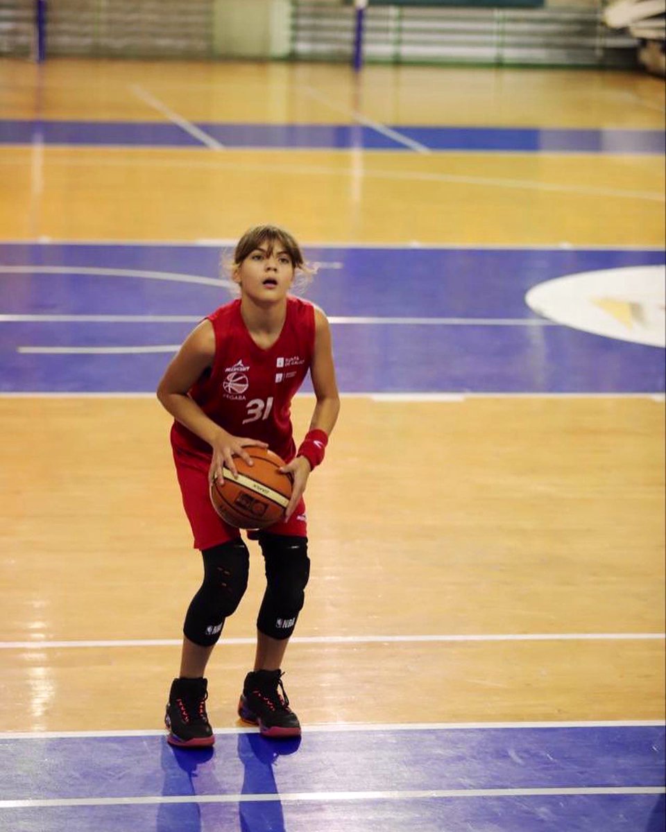 FGB_Baloncesto's tweet photo. Concentración ➕ esforzo ➕ diversión ➡️ Bos compoñenetes da #XuntanzaMiniFGB ⛹🏻♀️⛹️ que estamos a celebrar en Ourense, coa colaboración da @DeputacionOU 🔝
E queda moita tarde por diante! 😃
#BaloncestoGalego 💙🏀
#fegaba #fegababaloncesto https://t.co/RlnAcE2DLd