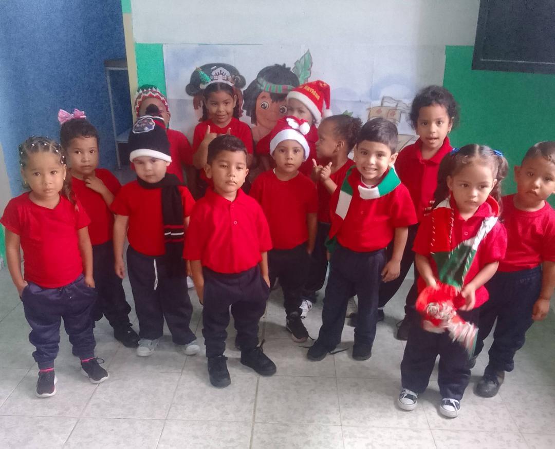 miranda_senifa's tweet photo. Tal como lo indicaraa nuestro Presidente @NicolasMaduro hoy 1ro de Noviembre Comienza la Época Navideña con mucha alegría. Por eso todos los Simoncitos Comunitarios #Senifa del Estado Miranda les deseamos mucha dicha y prosperidad. @gtorodelara @ConMaduroMas_ @PrensaSenifa https://t.co/9U3IE3GcG5