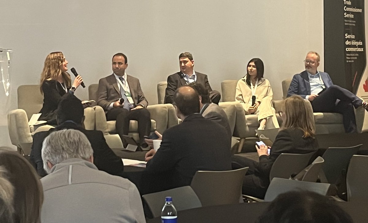 lynncote's tweet photo. For the first time during #CleantechExportWeek we are heading across 🇨🇦. Today we are in Toronto with a full house of entrepreneurs and ecosystem partners.
Many thanks to our partners @TCS_SDC @CleanTechNorth @ONcleantech https://t.co/JQGjnbTbeI