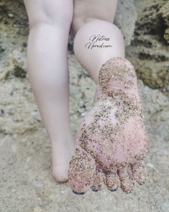 Summer vibes on November 1st in Athens&hellip;  #feet https://t.co/3Tms17yTV7<a href="/tag/feet"class="tags">#feet</a>