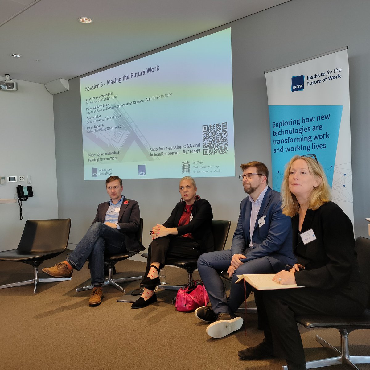 #Makingthefuturework Conference @FutureWorkInst @WarwickBSchool on closg plenary with @andrewpakes_ @ivannabartoletti Dr David Leslie @turinginst & Anna Thomas (Chair) on how #policies, #politics, #Governance #people & #institutions can build #Futures that #work for all. @CIPD