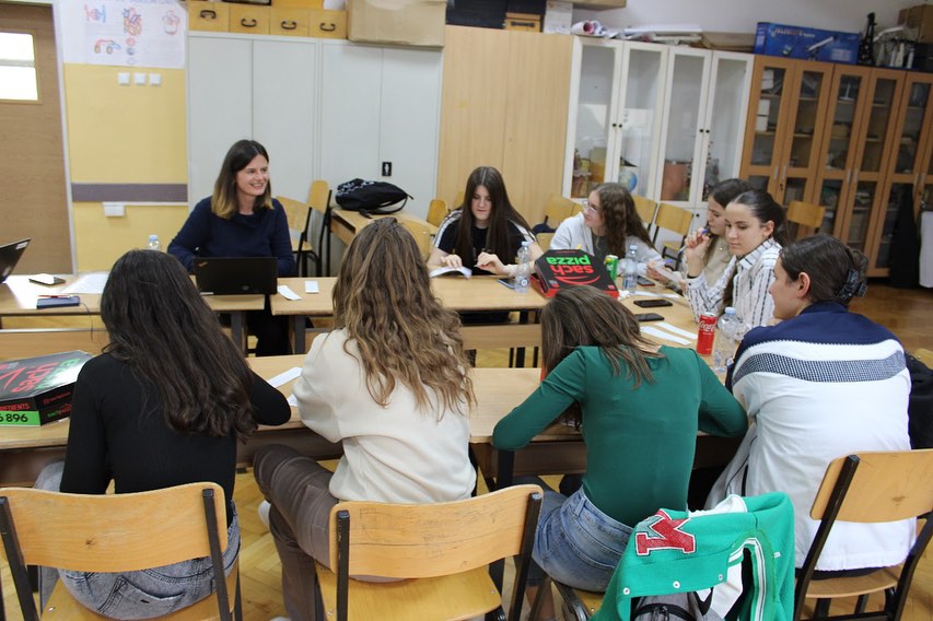 spacesyntaks's tweet photo. Ky hulutmim është duke u realizuar prej ekipit tonë në SpaceSyntaKS në bashkëpunim me Prof. Asoc. Kaltrina Kelmendi dhe Jon Konjufca - Departamenti iPsikologjisë, Universiteti i Prishintës.

Drejtorina e Arsimit te Komunës së Prishtinës  
SHML Dr.Ali Sokoli 
SHML Ahmet Gashi https://t.co/C9XIXQ0S5i