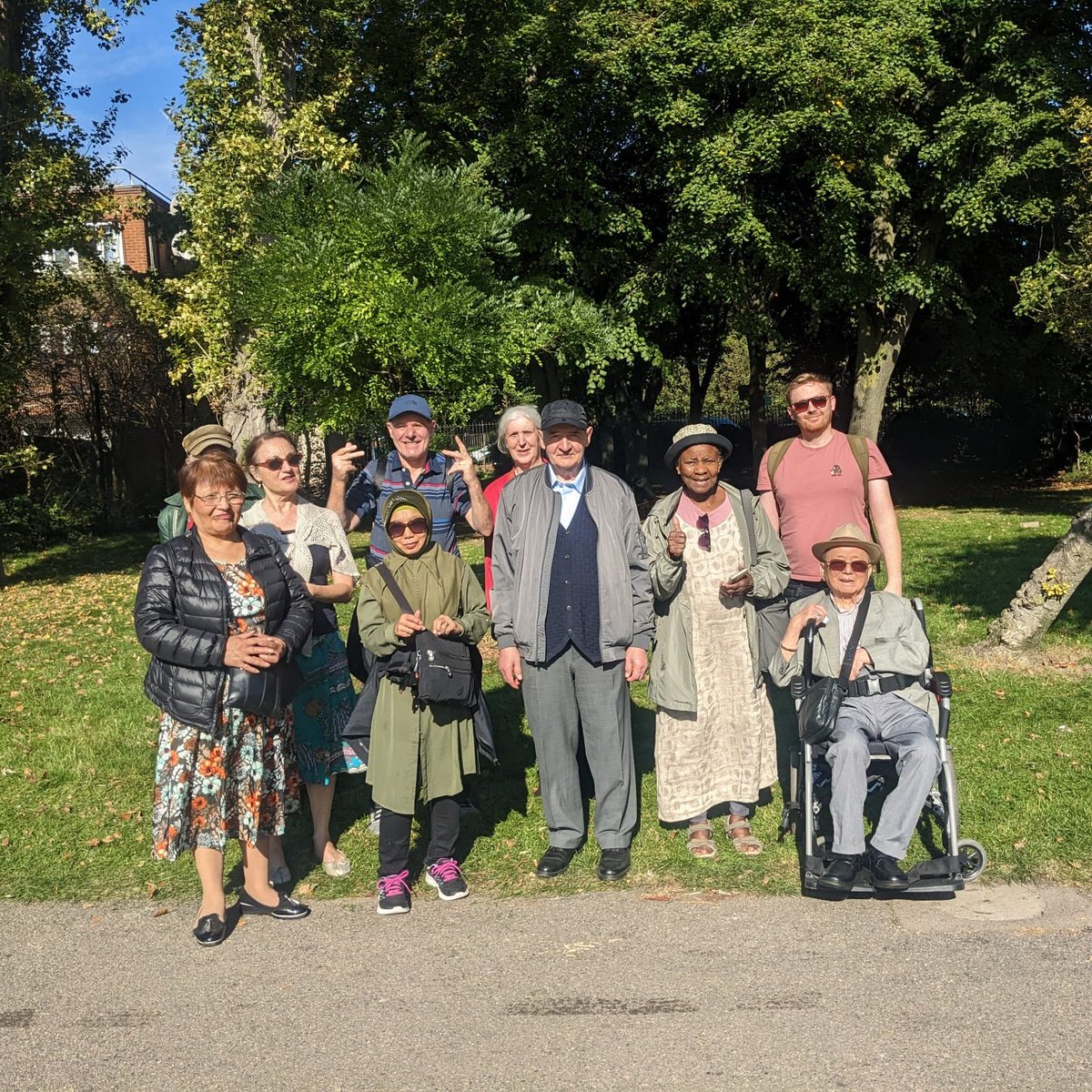 Lovely snap from our 'Love Where You Live' local walking group in October! Next trip will be around autumnal Queen's Park on Tues 14th Nov, leaving Abbey at 10.45am. Book on 020 7624 8378. 

#walkcycleldn