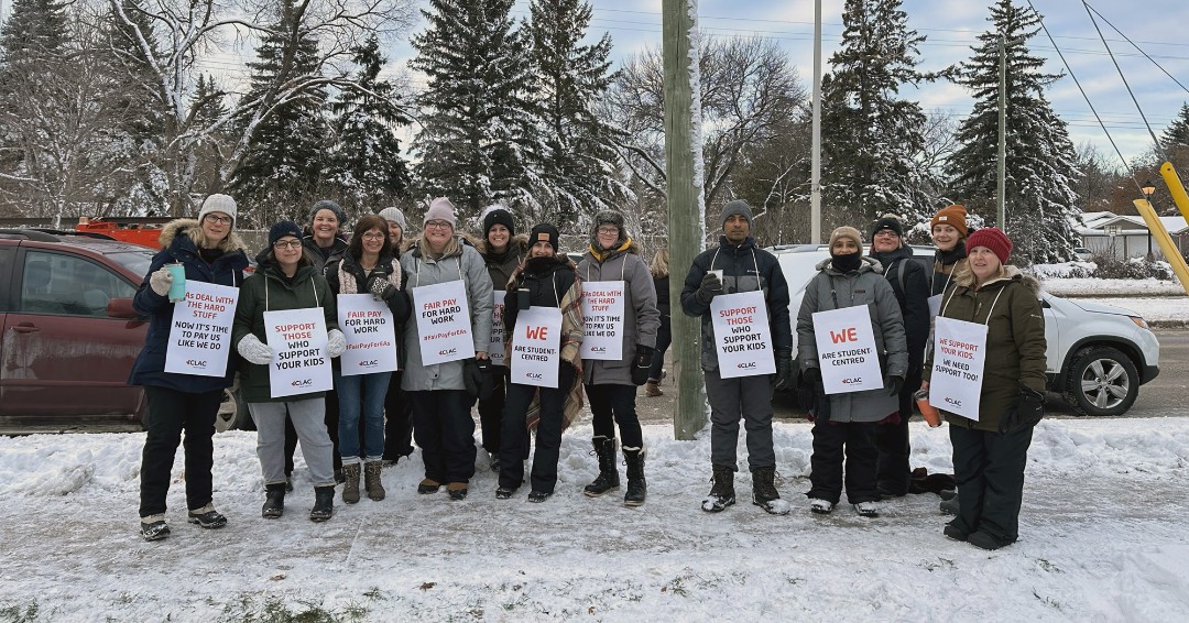 clacunion's tweet photo. @HanoverSD educational assistants need your help!
 
These CLAC members have taken to the picket line today to tell their employer they deserve a living wage. Share their message and stand behind these proud workers! #FairPayforEAs #HanoverSchoolDivision #SteinbachMB #strike https://t.co/xByoYTIVAa