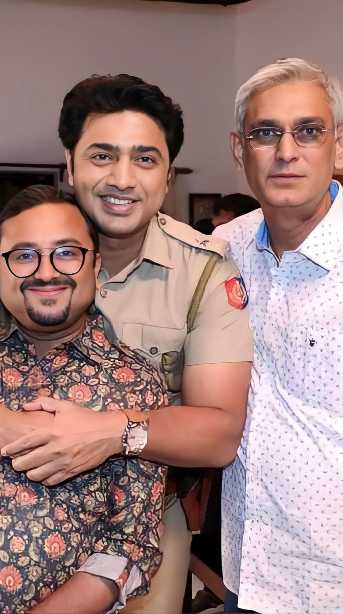 AbhishekRaksh19's tweet image. Ei Look a Amake Kmn Lagbe Guys? 😉😉

#Pradhan Coming This Christmas 2023 😍

#LoveUDevDa #DevEAmarDuniya 

@idevadhikari