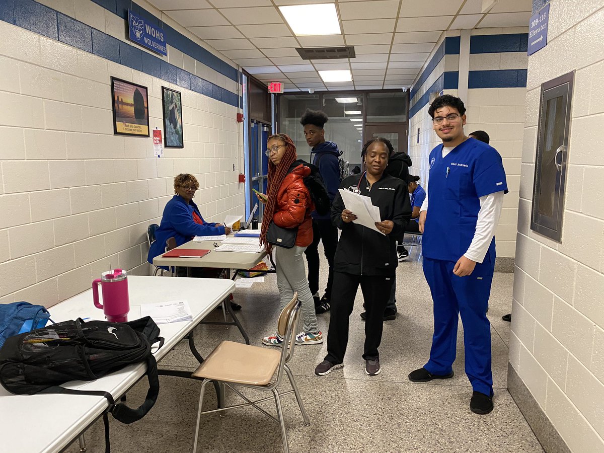 Waters18Waters's tweet image. #CTE 
#DrLowery #HealthScienceAcademy 
Saving lives at WOHS!!