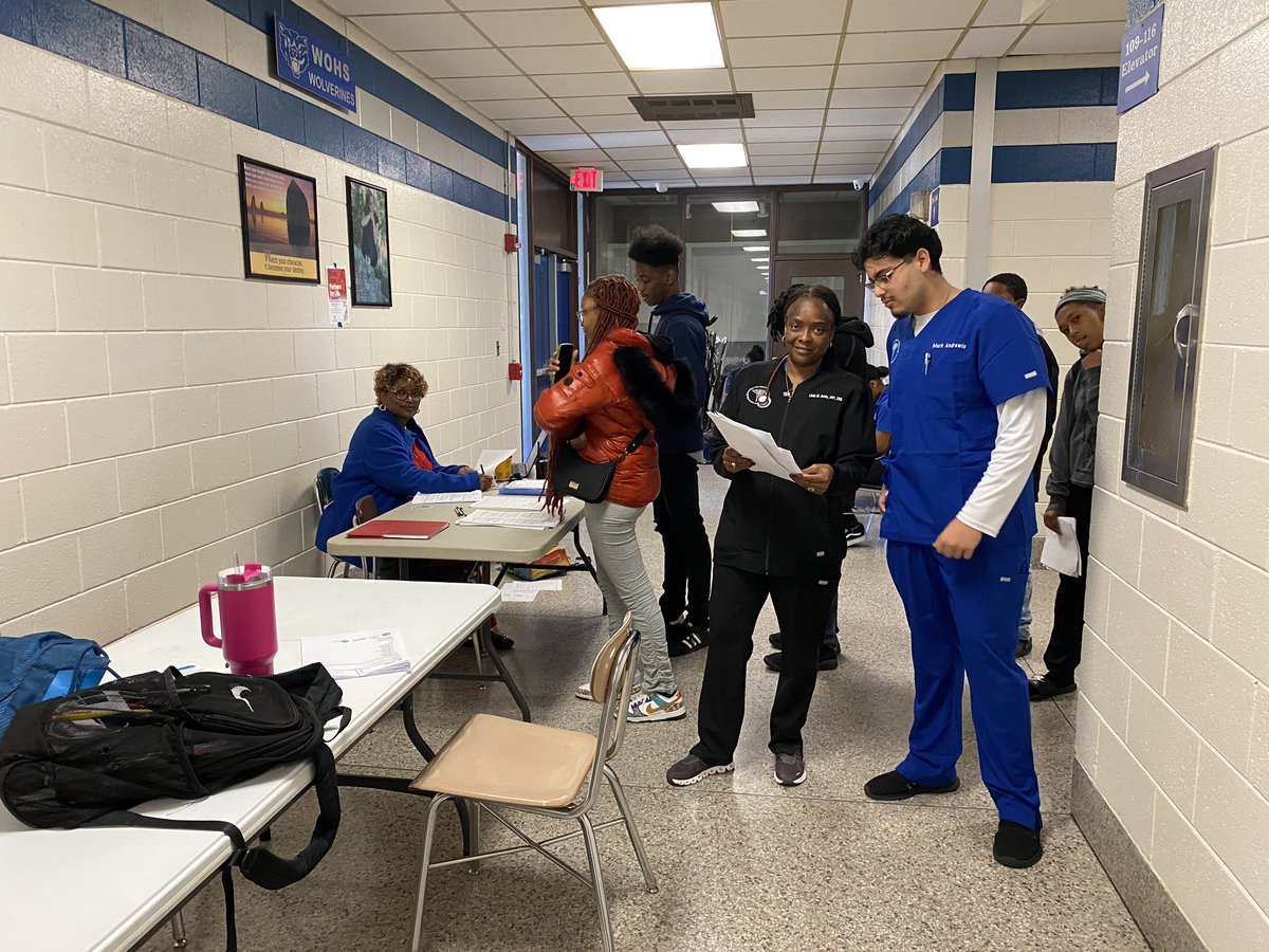 Waters18Waters's tweet image. #CTE 
#DrLowery #HealthScienceAcademy 
Saving lives at WOHS!!